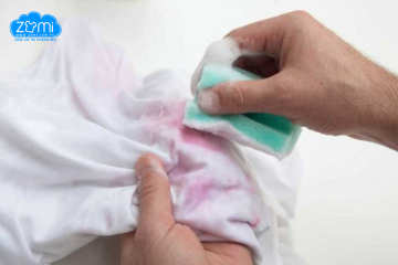 5 cách tẩy vết bẩn trên quần áo màu hiệu quả, không phai màu